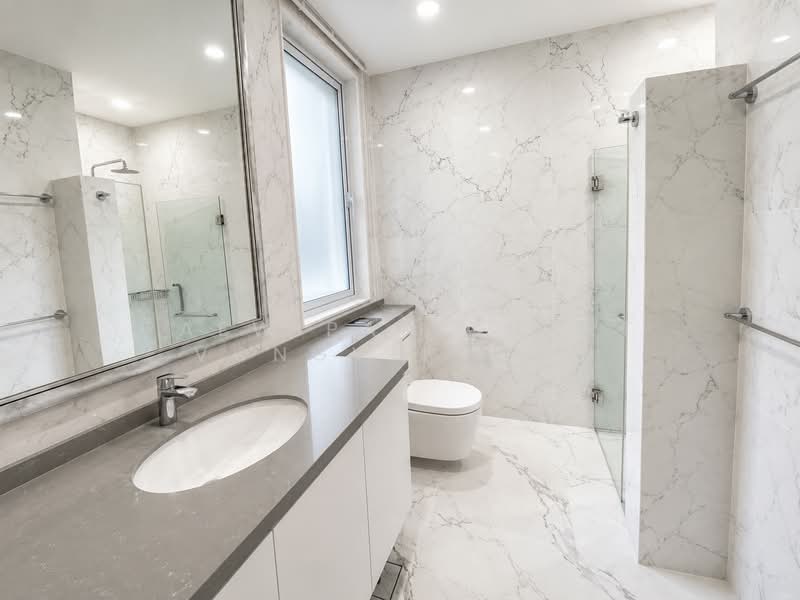 Chancery Lane, Chancery Lane, 5 Bedrooms, 4,000 sqft, Semi-Detached House For Rent, by Paew Parichart Vongvitavat, 500199877 - Bathroom - PropertyGuru.com.sg