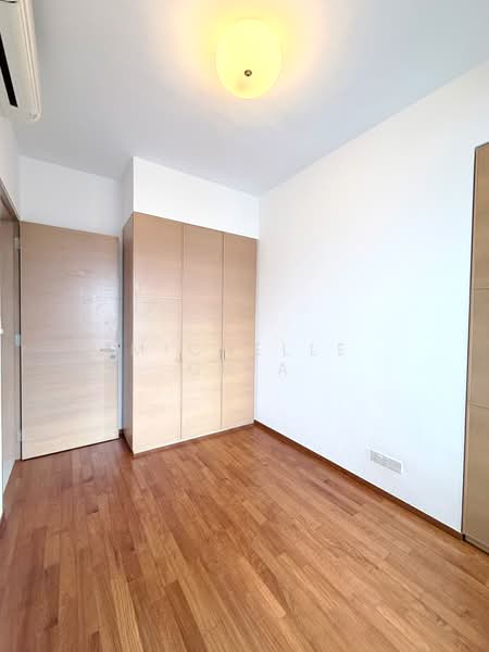 Domain 21, 21 Delta Road, 3 Bedrooms, 1,281 sqft, Condominium For Rent, by Michelle Chia, 500199878 - Common bedroom wardrobe - PropertyGuru.com.sg