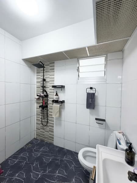 408B Northshore Drive, 408B Northshore Drive, 3 Bedrooms, 1,012 sqft, HDB Flat For Sale, by James Yeo, 500199891 - Bathroom - PropertyGuru.com.sg
