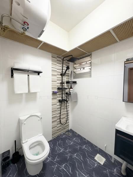 408B Northshore Drive, 408B Northshore Drive, 3 Bedrooms, 1,012 sqft, HDB Flat For Sale, by James Yeo, 500199891 - Bathroom - PropertyGuru.com.sg