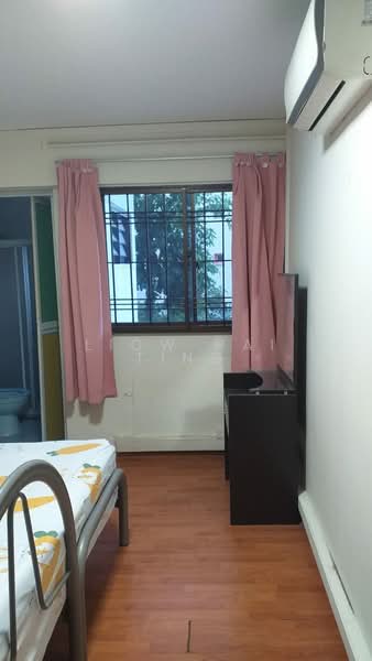 774 Yishun Avenue 3, 774 Yishun Avenue 3, Room Rental, 200 sqft, HDB Flat For Rent, by Liow Hai Ting, 500199898 - Bedroom - PropertyGuru.com.sg