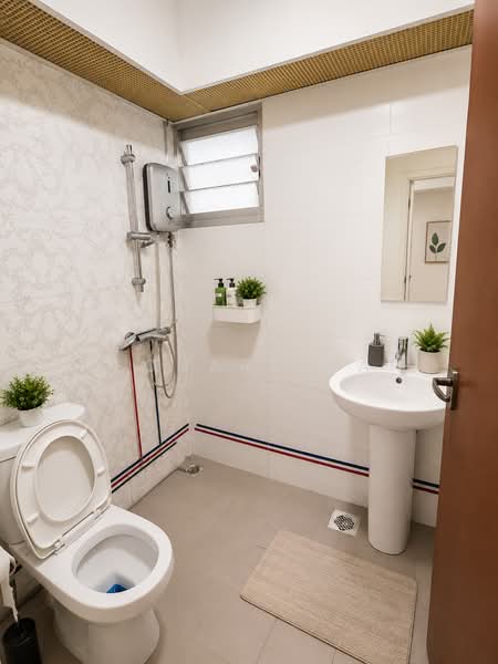 9 Joo Seng Road, 9 Joo Seng Road, 2 Bedrooms, 731 sqft, HDB Flat For Rent, by Leonard Yap, 500199904 - Bathroom - PropertyGuru.com.sg