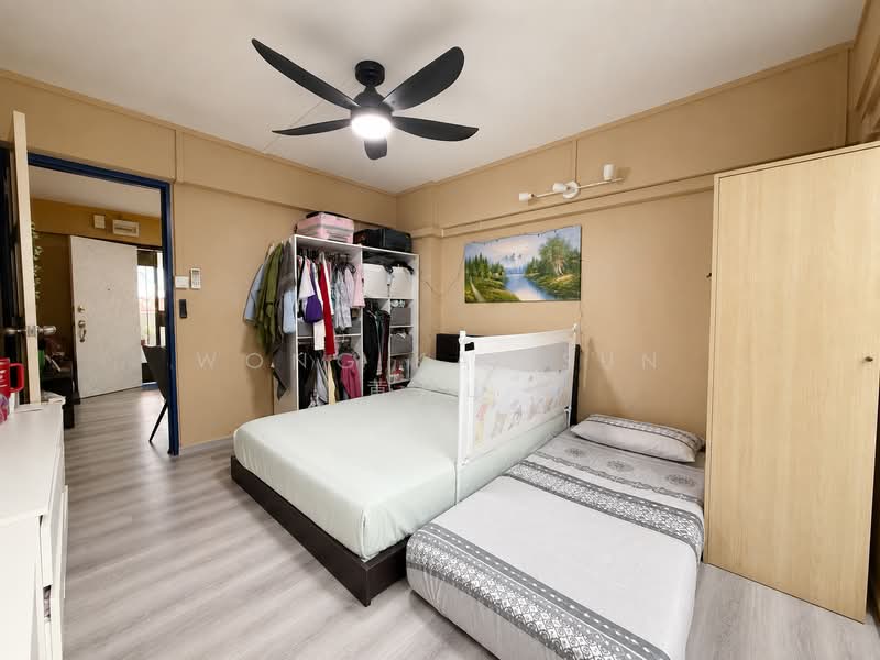 412 Saujana Road, 412 Saujana Road, 3 Bedrooms, 904 sqft, HDB Flat For Sale, by Wong Kai Sun 黄开山, 500199924 - Master Bedroom - PropertyGuru.com.sg