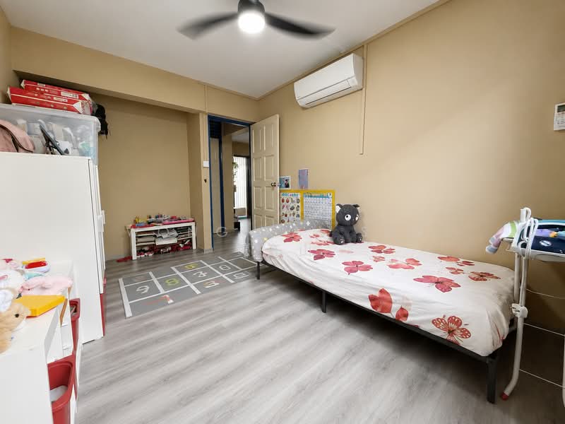 412 Saujana Road, 412 Saujana Road, 3 Bedrooms, 904 sqft, HDB Flat For Sale, by Wong Kai Sun 黄开山, 500199924 - Bedroom 2 - PropertyGuru.com.sg