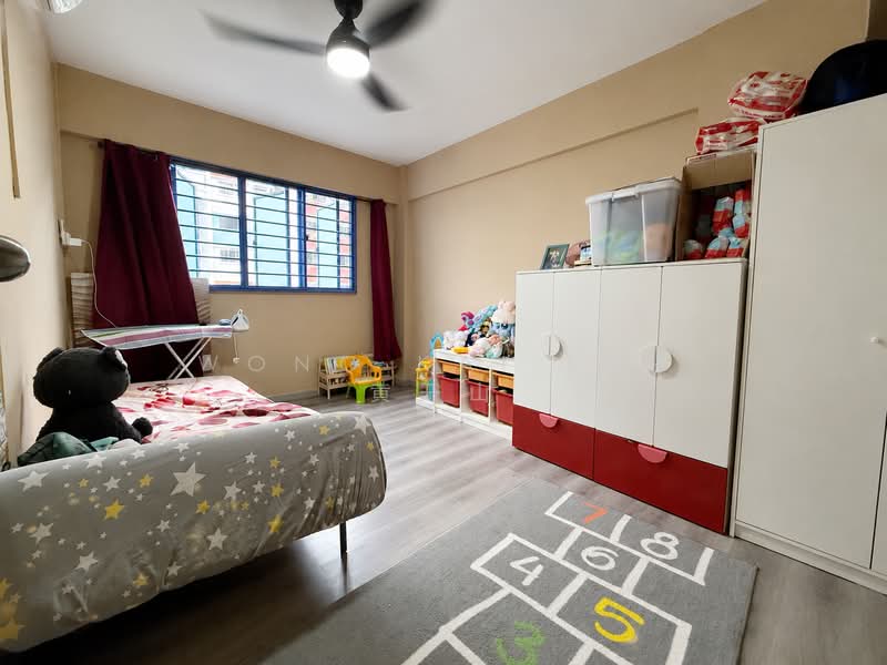 412 Saujana Road, 412 Saujana Road, 3 Bedrooms, 904 sqft, HDB Flat For Sale, by Wong Kai Sun 黄开山, 500199924 - Bedroom 2 - PropertyGuru.com.sg