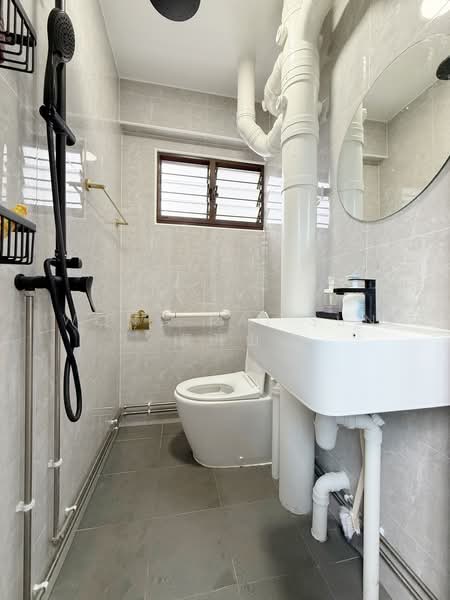 412 Saujana Road, 412 Saujana Road, 3 Bedrooms, 904 sqft, HDB Flat For Sale, by Wong Kai Sun 黄开山, 500199924 - Bathroom 2 - PropertyGuru.com.sg