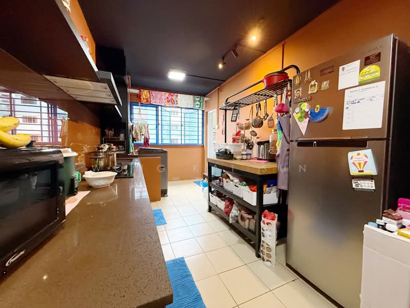 412 Saujana Road, 412 Saujana Road, 3 Bedrooms, 904 sqft, HDB Flat For Sale, by Wong Kai Sun 黄开山, 500199924 - Kitchen - PropertyGuru.com.sg