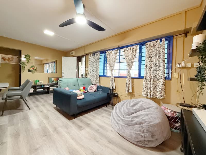 412 Saujana Road, 412 Saujana Road, 3 Bedrooms, 904 sqft, HDB Flat For Sale, by Wong Kai Sun 黄开山, 500199924 - Living Room - PropertyGuru.com.sg