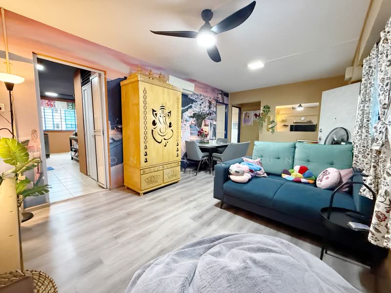 412 Saujana Road, 412 Saujana Road, 3 Bedrooms, 904 sqft, HDB Flat For Sale, by Wong Kai Sun 黄开山, 500199924 - Living Room - PropertyGuru.com.sg