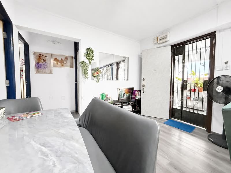 412 Saujana Road, 412 Saujana Road, 3 Bedrooms, 904 sqft, HDB Flat For Sale, by Wong Kai Sun  黄开山, 500199924 - Living Room - PropertyGuru.com.sg
