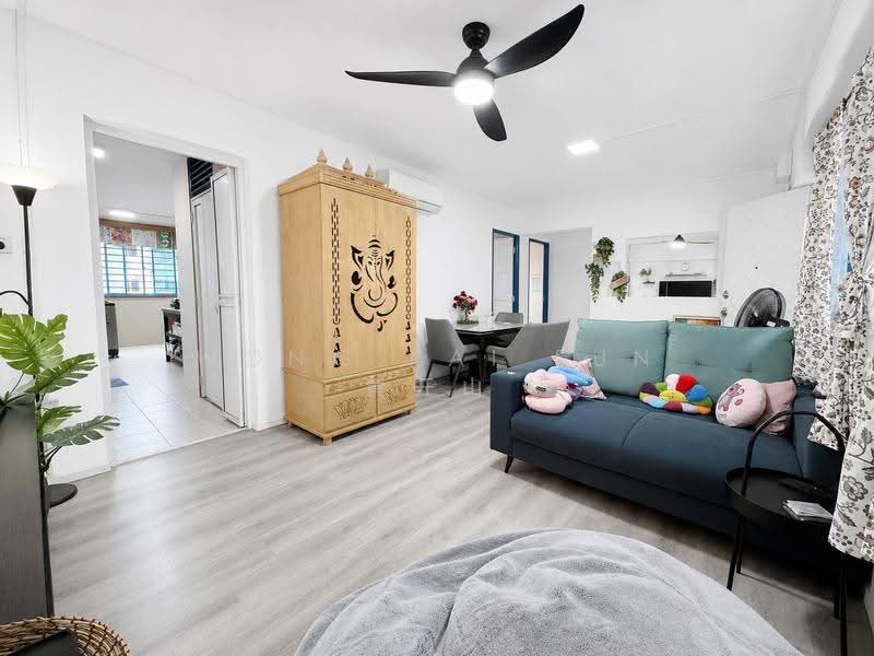 412 Saujana Road, 412 Saujana Road, 3 Bedrooms, 904 sqft, HDB Flat For Sale, by Wong Kai Sun  黄开山, 500199924 - Living Room - PropertyGuru.com.sg