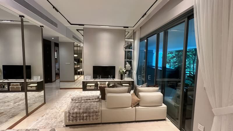 Concourse Skyline, 300 Beach Road, 3 Bedrooms, 1,991 sqft, Condominium For Sale, by John Lee, 500199928 - Living Room - PropertyGuru.com.sg