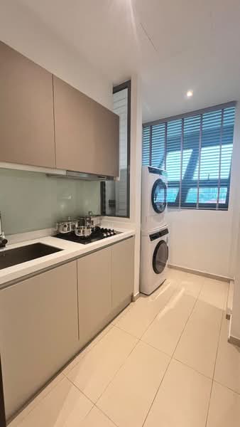 Concourse Skyline, 300 Beach Road, 3 Bedrooms, 1,991 sqft, Condominium For Sale, by John Lee, 500199928 - Kitchen - PropertyGuru.com.sg