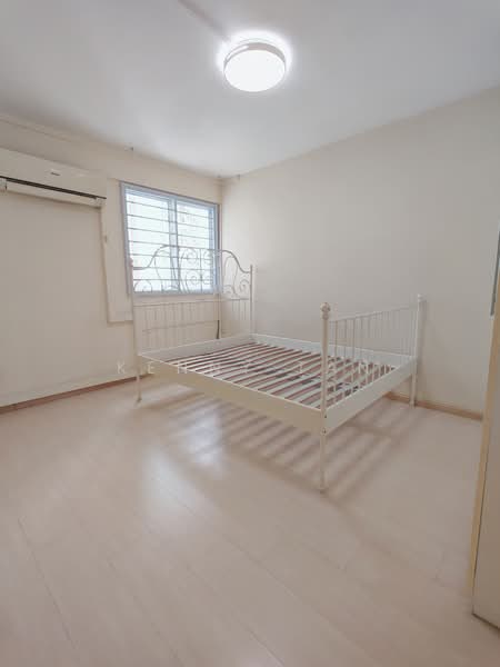 173 Lorong 1 Toa Payoh, 173 Lorong 1 Toa Payoh, 2 Bedrooms, 710 sqft, HDB Flat For Sale, by Kenny Tan, 500199941 - Bedroom - PropertyGuru.com.sg