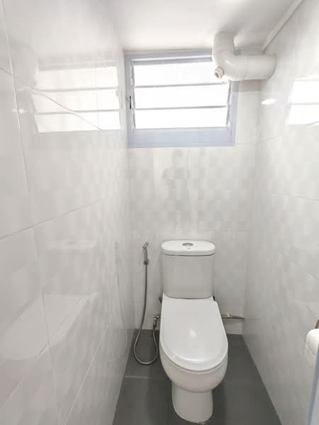 173 Lorong 1 Toa Payoh, 173 Lorong 1 Toa Payoh, 2 Bedrooms, 710 sqft, HDB Flat For Sale, by Kenny Tan, 500199941 - Bathroom - PropertyGuru.com.sg