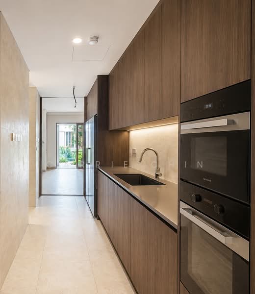 The Giverny Residences, 6 Robin Drive, 4 Bedrooms, 1,841 sqft, Condominium For Sale, by Carrie Chin, 500199943 - Kitchen - PropertyGuru.com.sg