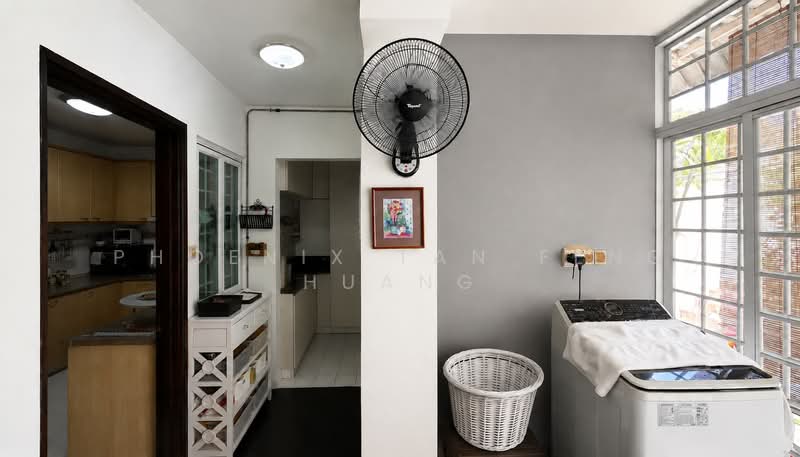3-storey Inter-terrace near Serangoon MRT, Nex & Maris Stella, , 4 Bedrooms, 2,300 sqft, Terraced House For Sale, by Phoenix Tan Feng Huang, 500199948 - Kitchen - PropertyGuru.com.sg