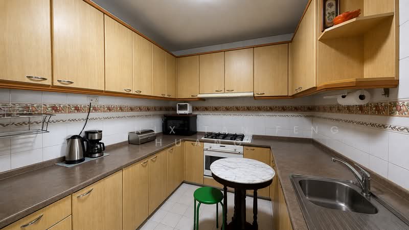 3-storey Inter-terrace near Serangoon MRT, Nex & Maris Stella, , 4 Bedrooms, 2,300 sqft, Terraced House For Sale, by Phoenix Tan Feng Huang, 500199948 - Kitchen - PropertyGuru.com.sg