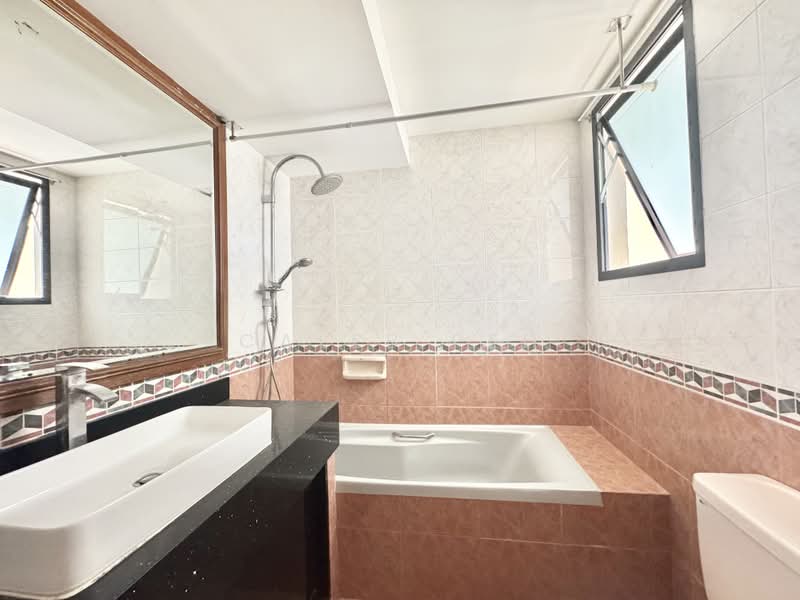 Simsville, 6 Geylang East Avenue 2, 2 Bedrooms, 969 sqft, Condominium For Rent, by Caleb Peh, 500199967 - Master Bathroom - PropertyGuru.com.sg