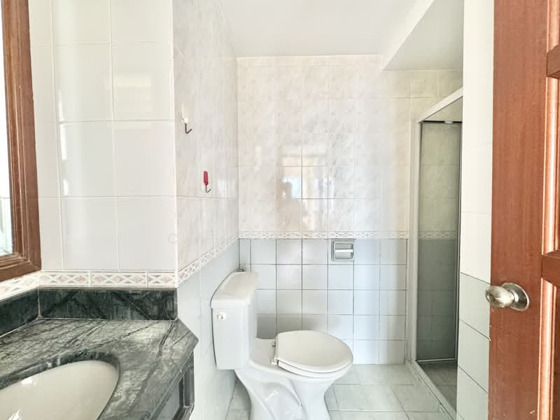 Simsville, 6 Geylang East Avenue 2, 2 Bedrooms, 969 sqft, Condominium For Rent, by Caleb Peh, 500199967 - Common Bathroom - PropertyGuru.com.sg