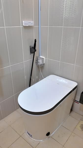 782B Woodlands Crescent, 782B Woodlands Crescent, Room Rental, 100 sqft, HDB Flat For Rent, by Elaine Tan, 500199969 - Toilet with automated toilet bowl  - PropertyGuru.com.sg