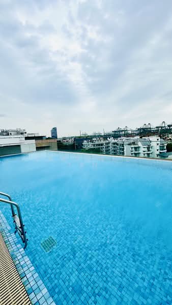 SeaSuites, 252 Pasir Panjang Road, 1 Bedroom, 517 sqft, Apartment For Rent, by Lawrence Tan, 500199971 - Pool - PropertyGuru.com.sg