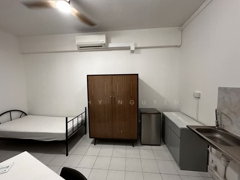 Sims 450 Centre, 450 Sims Avenue, Room Rental, 100 sqft, Walk-up Apartment For Rent, by Kathy Nguyen, 500199974 - Bedroom - PropertyGuru.com.sg