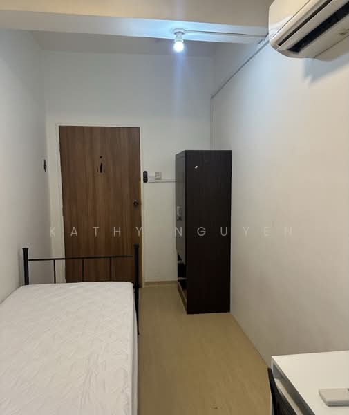 Sims 450 Centre, 450 Sims Avenue, Room Rental, 100 sqft, Walk-up Apartment For Rent, by Kathy Nguyen, 500199974 - Bedroom - PropertyGuru.com.sg