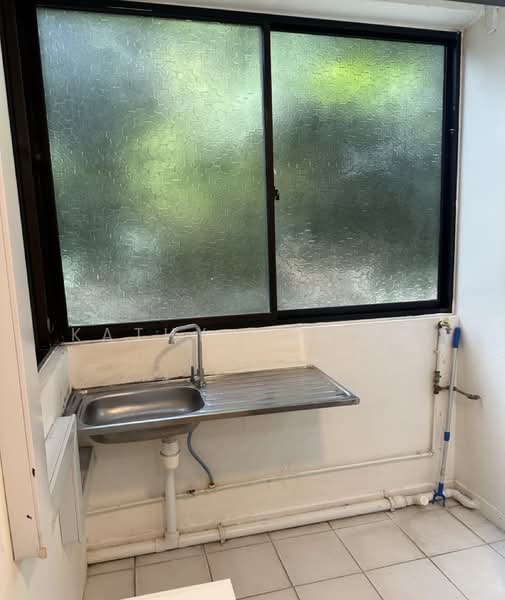 Sims 450 Centre, 450 Sims Avenue, Room Rental, 100 sqft, Walk-up Apartment For Rent, by Kathy Nguyen, 500199974 - Interior - PropertyGuru.com.sg