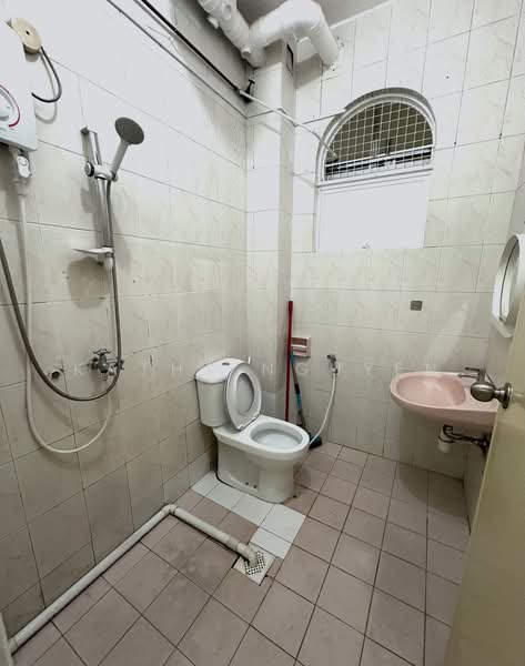 Sims 450 Centre, 450 Sims Avenue, Room Rental, 100 sqft, Walk-up Apartment For Rent, by Kathy Nguyen, 500199974 - Bathroom - PropertyGuru.com.sg