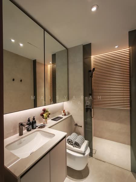 Dunearn House, 762 Dunearn Road, 4 Bedrooms, 1,378 sqft, Condominium For Sale, by Maisyarah Rahmad, 500199975 - Bathroom - PropertyGuru.com.sg