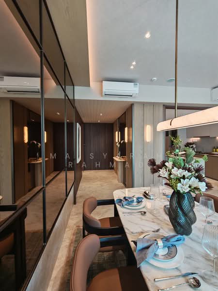 Dunearn House, 762 Dunearn Road, 4 Bedrooms, 1,378 sqft, Condominium For Sale, by Maisyarah Rahmad, 500199975 - Dining Room - PropertyGuru.com.sg
