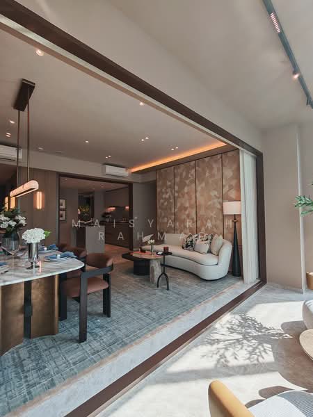 Dunearn House, 762 Dunearn Road, 4 Bedrooms, 1,378 sqft, Condominium For Sale, by Maisyarah Rahmad, 500199975 - Living Room - PropertyGuru.com.sg