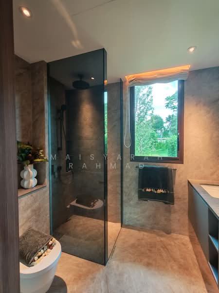 Dunearn House, 762 Dunearn Road, 4 Bedrooms, 1,378 sqft, Condominium For Sale, by Maisyarah Rahmad, 500199975 - Bathroom - PropertyGuru.com.sg