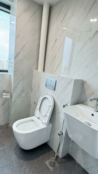 Novelty BizCentre, 18 Howard Road, 915 sqft, Light Industrial (B1) For Rent, by Steven Max Quek, 500199997 - Bathroom - CommercialGuru.com.sg