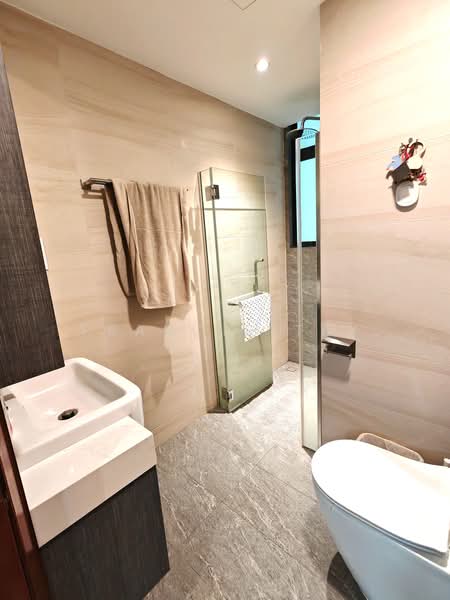 Valley Park, 473 River Valley Road, Tanglin / Holland / Bukit Timah, 2 Bedrooms, 1,109 sqft, Condominium For Sale, by Francis Tay, 500199999 - Bathroom - PropertyGuru.com.sg