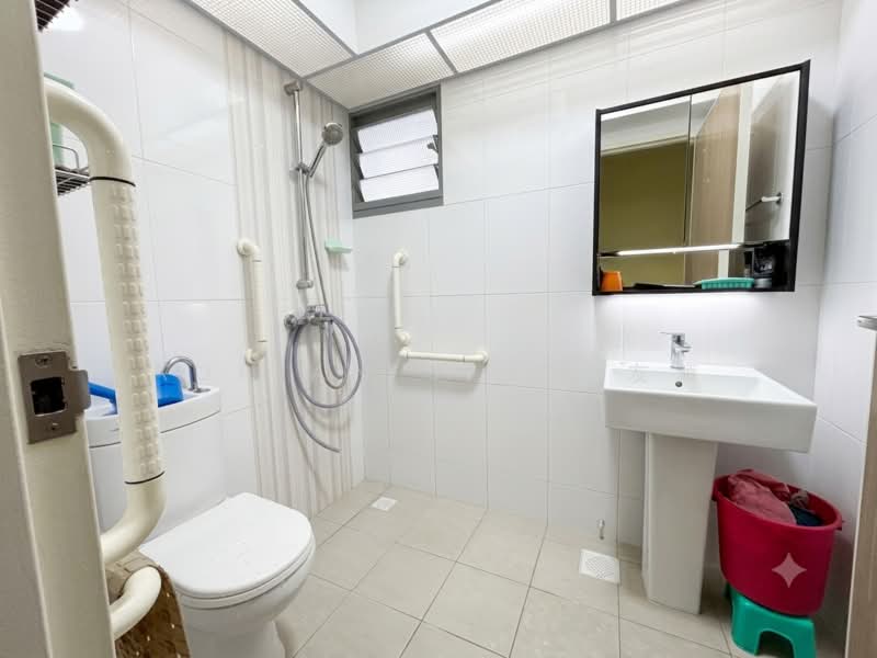 36 Margaret Drive, 36 Margaret Drive, Room Rental, 120 sqft, HDB Flat For Rent, by Adrian Sim 沈友顺, 500200015 - Bathroom - PropertyGuru.com.sg
