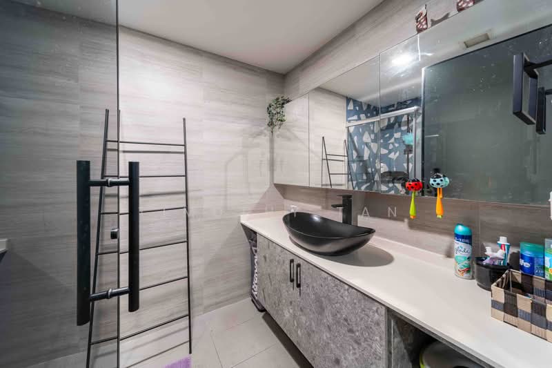 Summer Gardens, Upper Changi Road East, 5 Bedrooms, 3,024 sqft, Terraced House For Sale, by Timothy Tan, 500200020 - Bathroom - PropertyGuru.com.sg