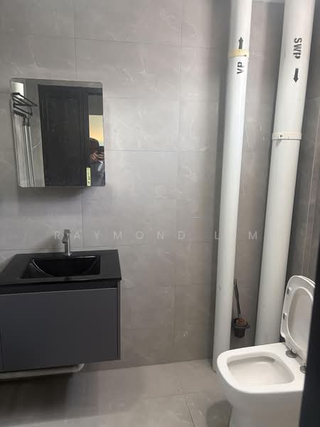 Oxley BizHub, 67 Ubi Road 1, 915 sqft, Light Industrial (B1) For Rent, by Raymond Lim, 500200068 - Bathroom - CommercialGuru.com.sg
