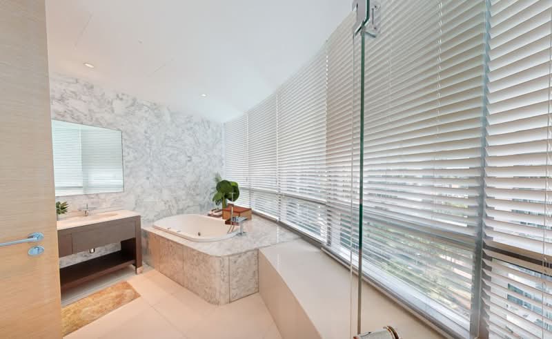 Cliveden at Grange, 100 Grange Road, 4 Bedrooms, 2,842 sqft, Condominium For Sale, by Dexter Tan, 500200080 - Bathroom - PropertyGuru.com.sg