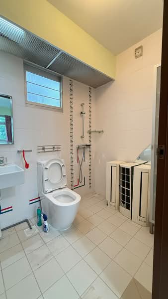 442B Fajar Road, 442B Fajar Road, 2 Bedrooms, 731 sqft, HDB Flat For Sale, by Malik Sani, 500200103 - Bathroom - PropertyGuru.com.sg