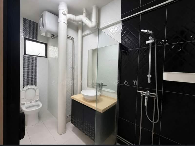 705 Hougang Avenue 2, 705 Hougang Avenue 2, 3 Bedrooms, 1,593 sqft, HDB Flat For Sale, by Shenon Goh, 500200115 - Bathroom - PropertyGuru.com.sg