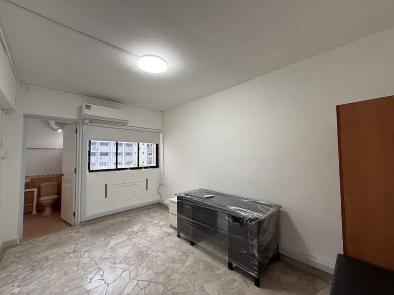612 Clementi West Street 1, 612 Clementi West Street 1, 2 Bedrooms, 796 sqft, HDB Flat For Rent, by Joe Tham, 500200130 - Master bedroom - PropertyGuru.com.sg