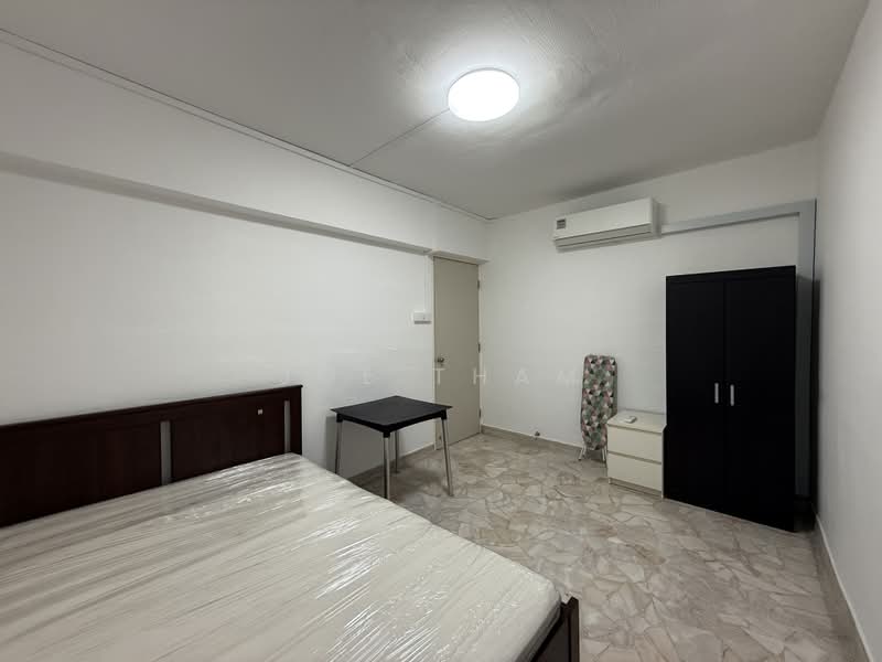 612 Clementi West Street 1, 612 Clementi West Street 1, 2 Bedrooms, 796 sqft, HDB Flat For Rent, by Joe Tham, 500200130 - Common bedroom - PropertyGuru.com.sg