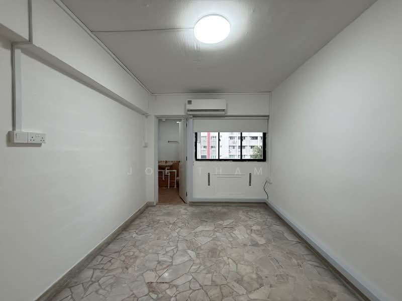 612 Clementi West Street 1, 612 Clementi West Street 1, 2 Bedrooms, 796 sqft, HDB Flat For Rent, by Joe Tham, 500200130 - Master bedroom - PropertyGuru.com.sg