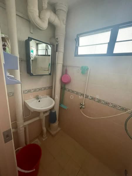 210 Boon Lay Place, 210 Boon Lay Place, Room Rental, 200 sqft, HDB Flat For Rent, by Nora Omar, 500200131 - Bathroom - PropertyGuru.com.sg