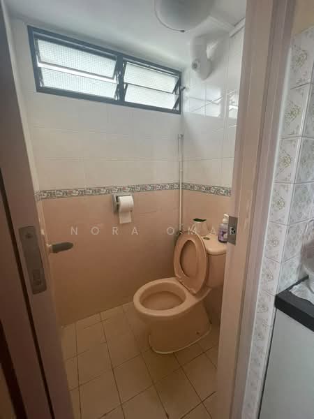 210 Boon Lay Place, 210 Boon Lay Place, Room Rental, 200 sqft, HDB Flat For Rent, by Nora Omar, 500200131 - Bathroom - PropertyGuru.com.sg