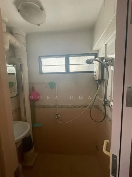210 Boon Lay Place, 210 Boon Lay Place, Room Rental, 200 sqft, HDB Flat For Rent, by Nora Omar, 500200131 - Bathroom - PropertyGuru.com.sg