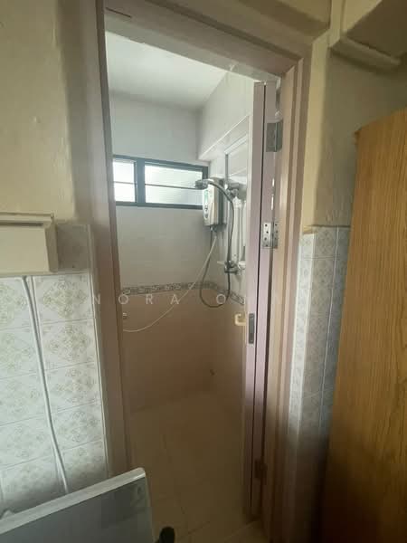 210 Boon Lay Place, 210 Boon Lay Place, Room Rental, 200 sqft, HDB Flat For Rent, by Nora Omar, 500200131 - Bathroom - PropertyGuru.com.sg