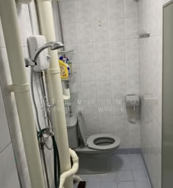 97 Jalan Dua, 97 Jalan Dua, 1 Bedroom, 500 sqft, HDB Flat For Rent, by Steve Ng Chih Wei, 500200145 - Bathroom - PropertyGuru.com.sg